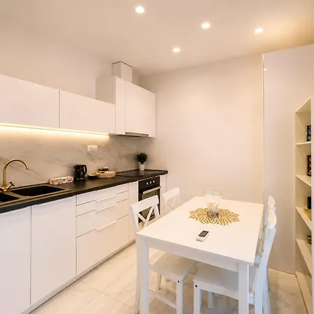 Cozy Deluxe In Centre Apartment Serres